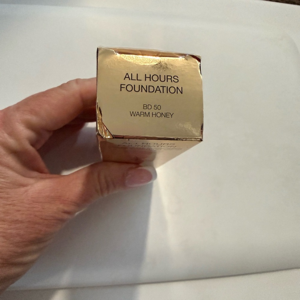 Yves Saint Laurent All Hours Foundation - Warm Beige - Picture 3 of 5
